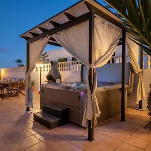 Carolina Villa Tias